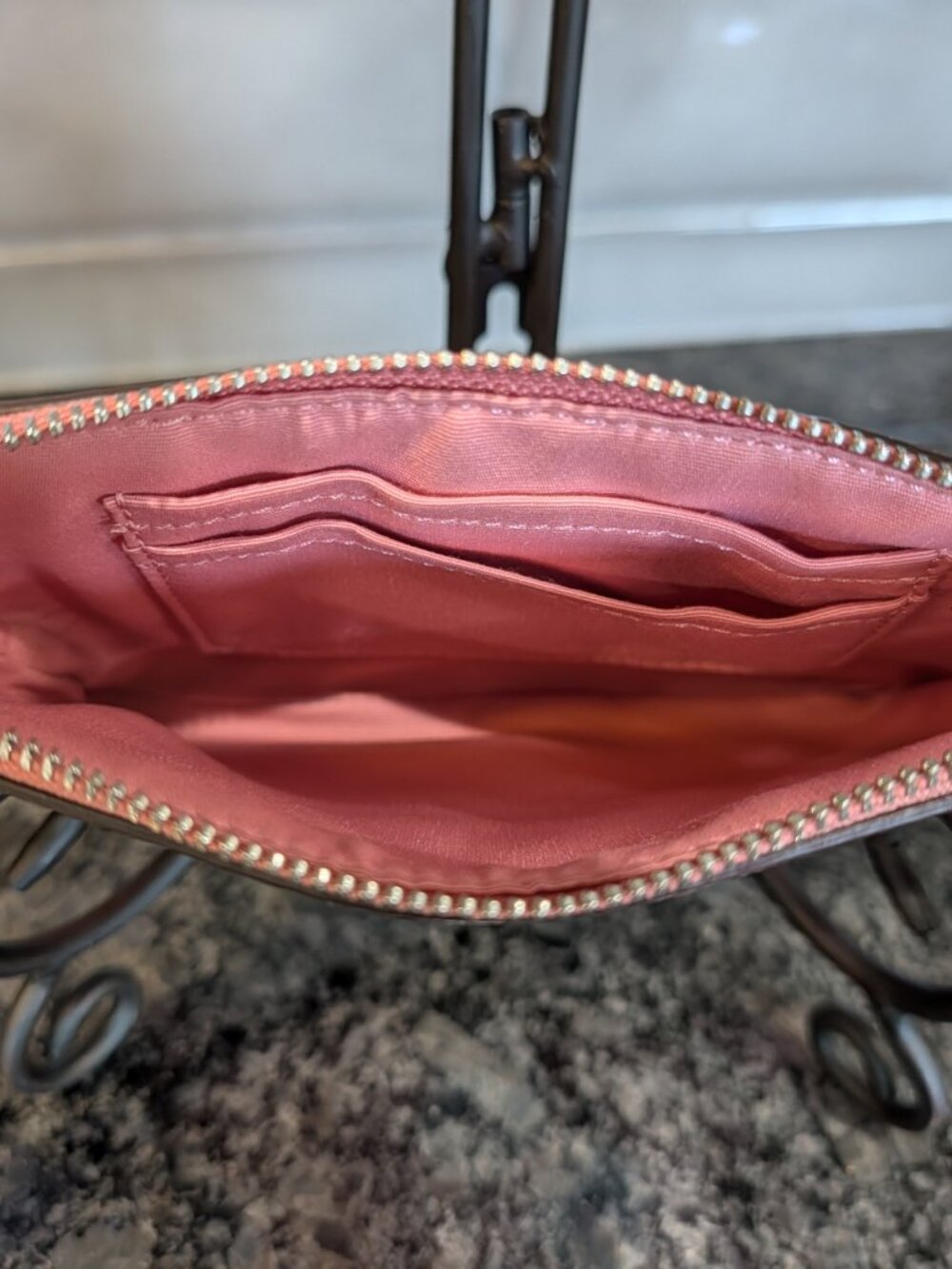 Coach, zip wristlet - Picture 3 of 4